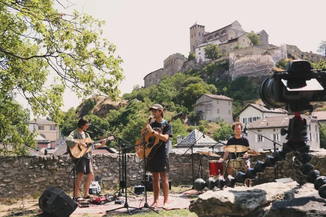 Accueil chaleureux des artistes